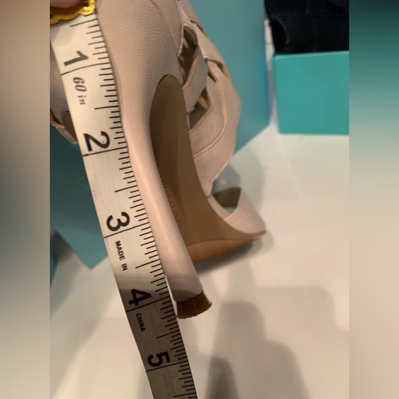 Nine West leather high heel bootie. Size 10 colour cream/nude 4”heel with zip up - Picture 5 of 5